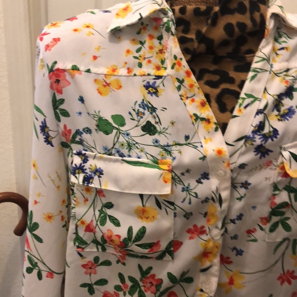 Shirt with floral design size large - Picture 6 of 6